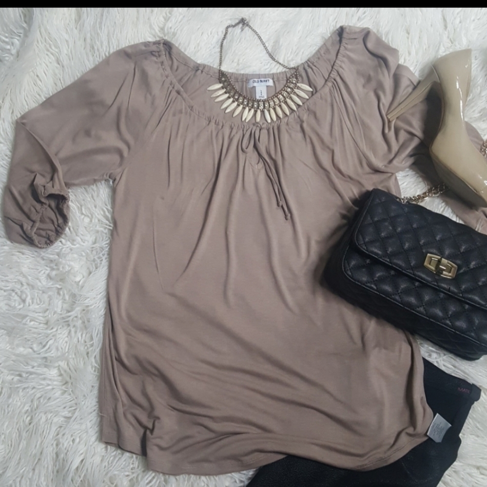 Soft flowing top could be worn off the sho…